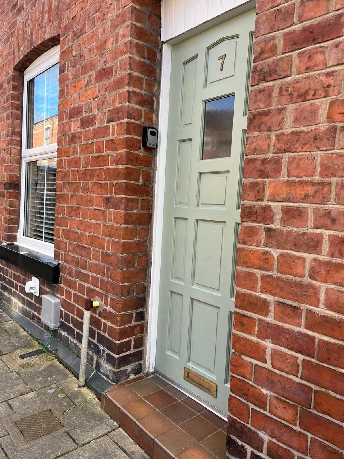 City Of Chester Award Winning Cottage -Pixie Terrace Честер Экстерьер фото
